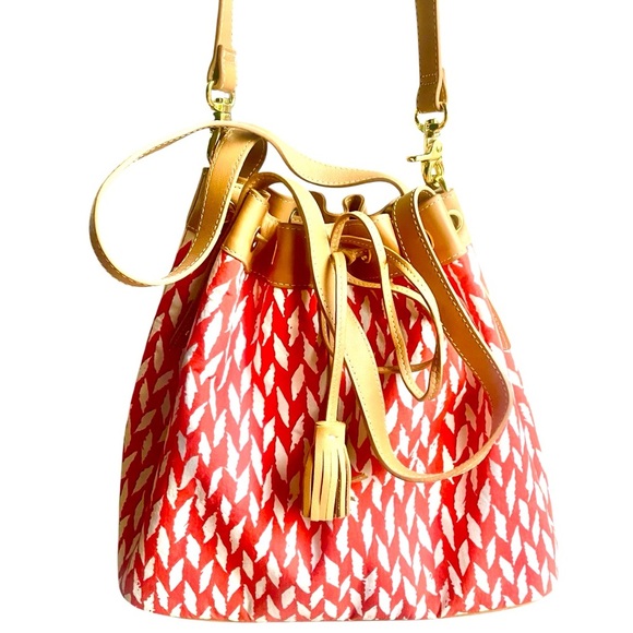 McLaughlin Orange and White Geometric Shoulder Bag with Drawstring - Picture 4 of 7